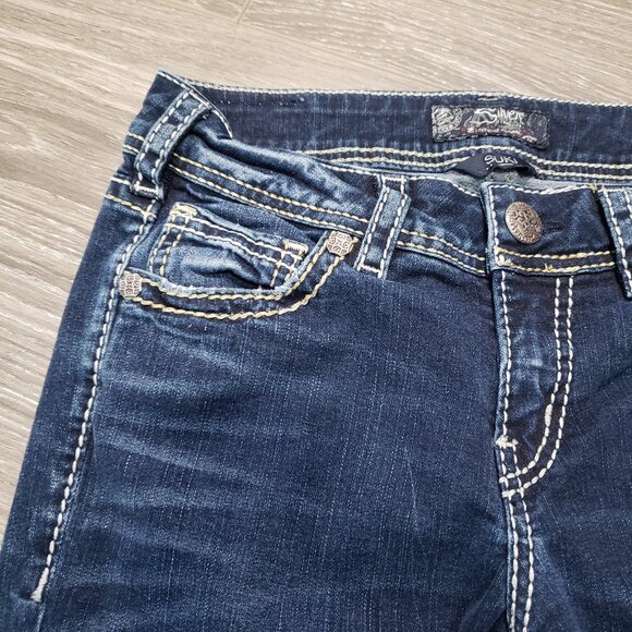 Like 🆕 Silver Jeans - Suki Mid Capris - Picture 4 of 13